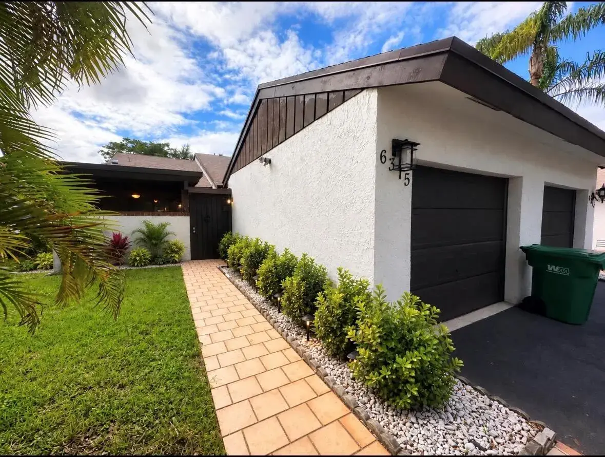 2 bedroom 2 bath Residential for sale at 6375 PINEHURST Circle W # D38, Tamarac FL 33321