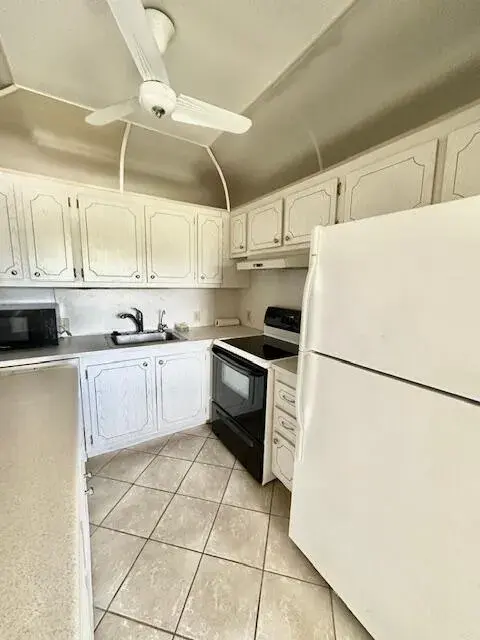 2 bedroom 1 bath Residential for sale at 59 Preston B, Boca Raton FL 33434