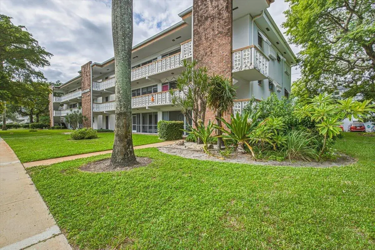 500 S Luna Court # 4, Hollywood FL 33021