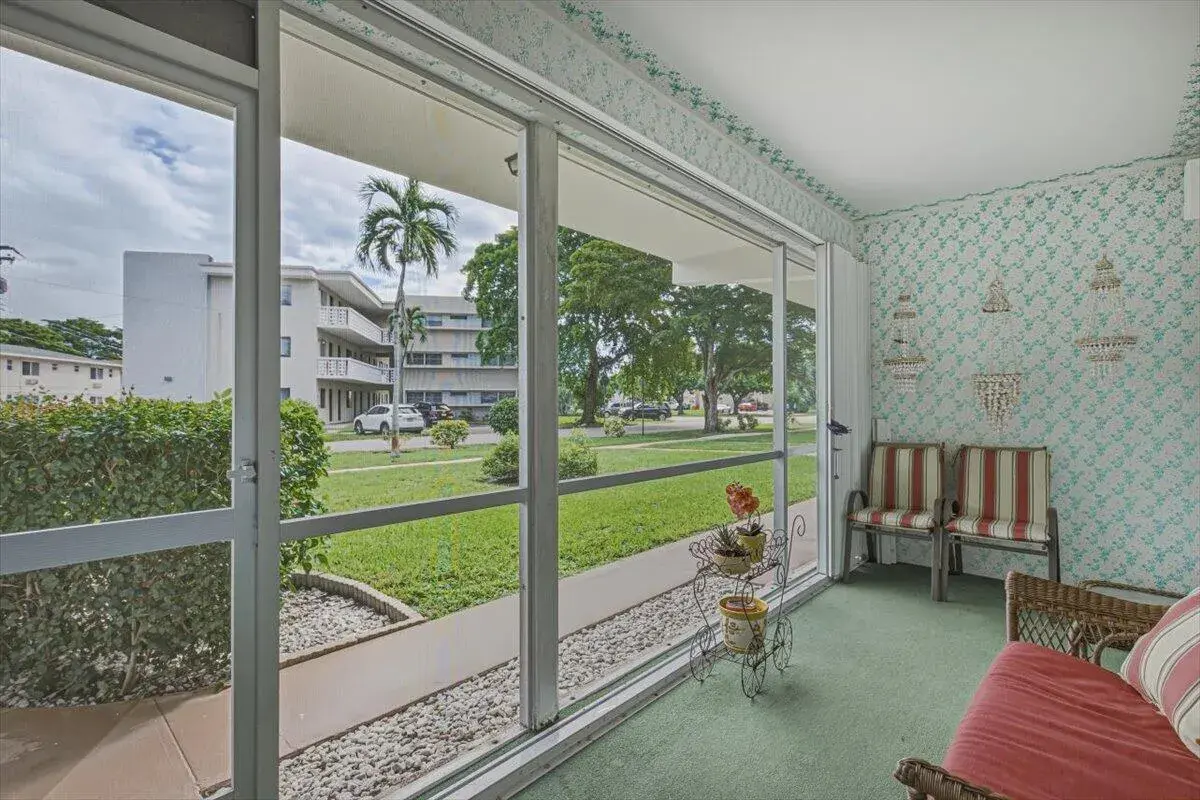 500 S Luna Court # 4, Hollywood FL 33021
