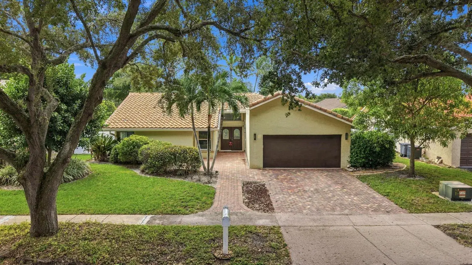 3 bedroom 2 bath Residential for sale at 8928 Escondido Way E, Boca Raton FL 33433