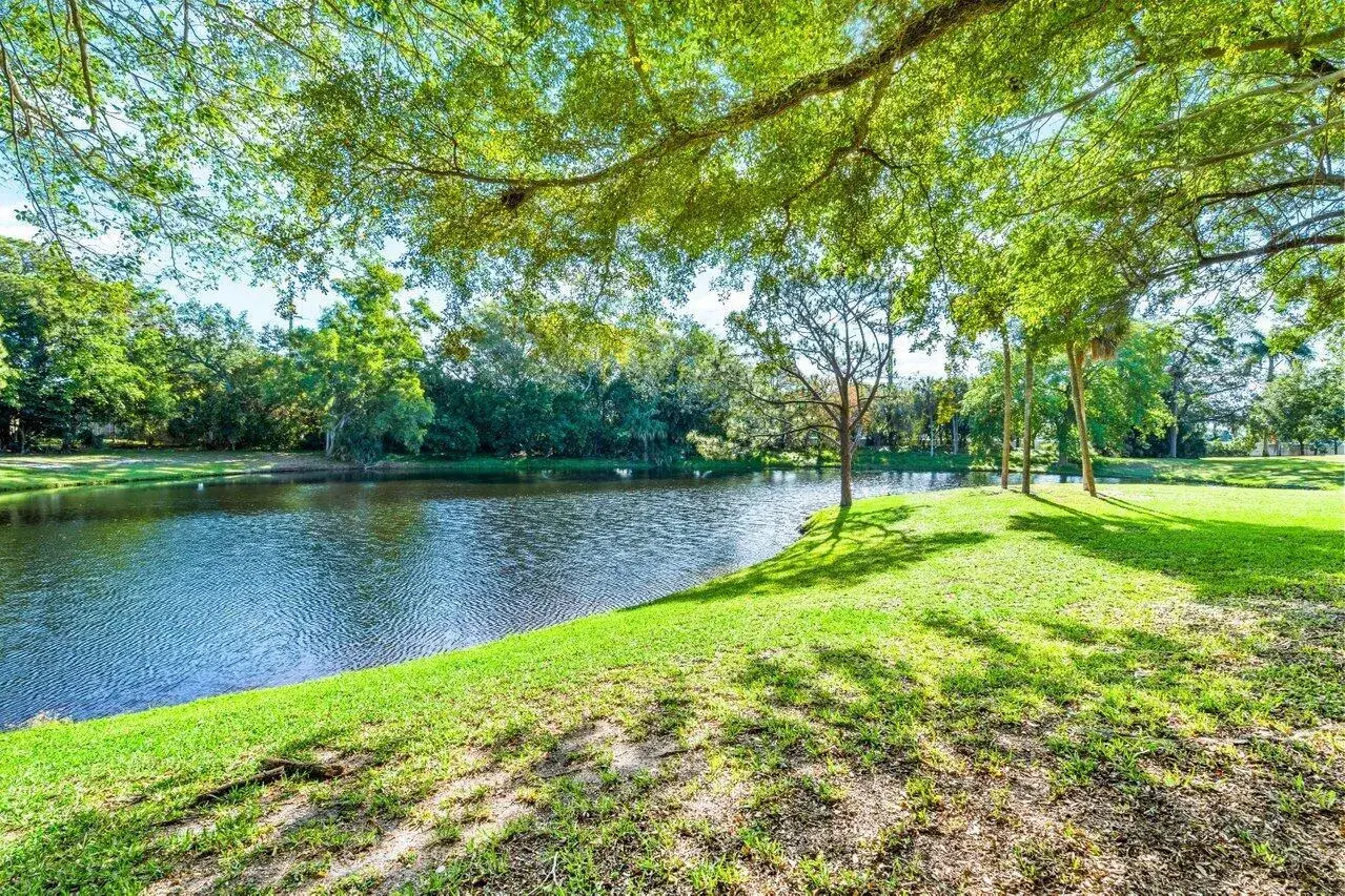 2 bedroom 2 bath Residential for sale at 5087 Oakhill Lane, Delray Beach FL 33484