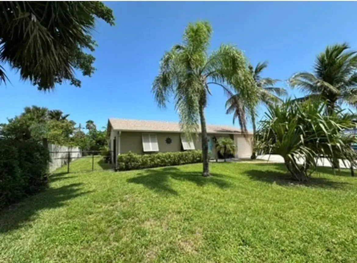 19043 SE Fearnley Drive, Tequesta FL 33469