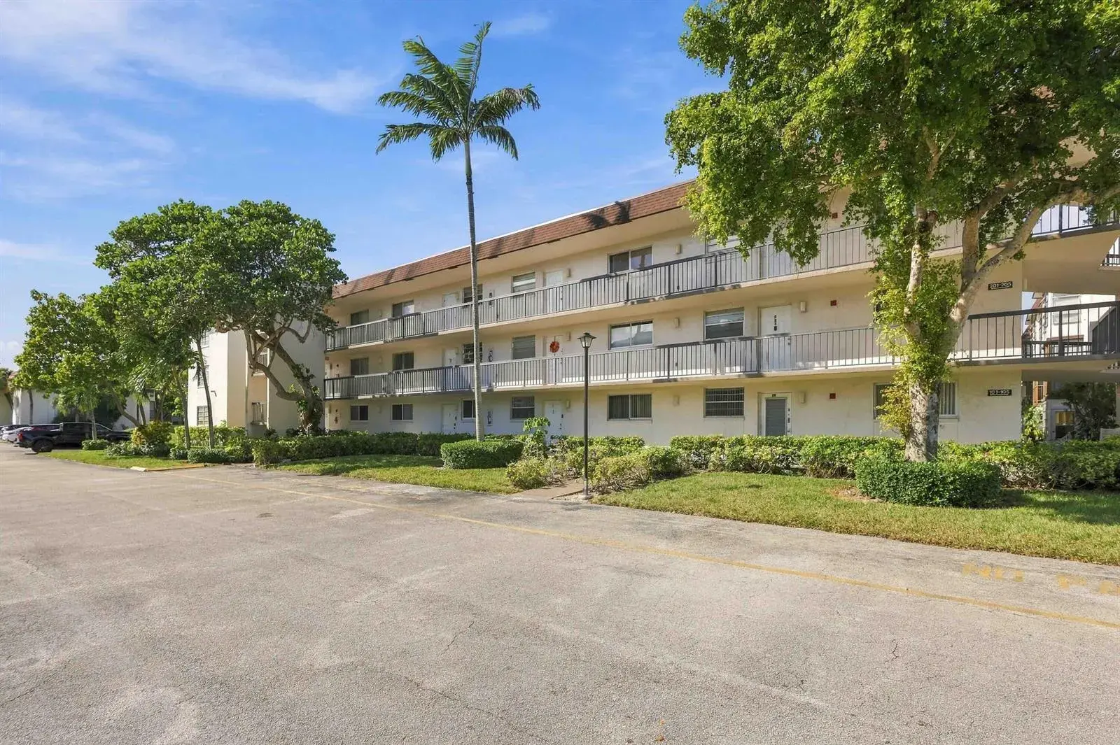 2 bedroom 2 bath Residential for sale at 7400 NW 17TH Street # 202, Plantation FL 33313