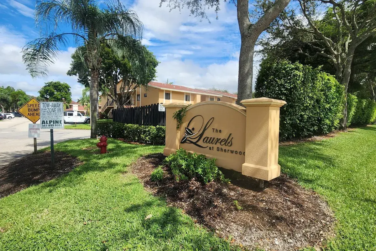6013 10TH Avenue N # 208, FL 33463