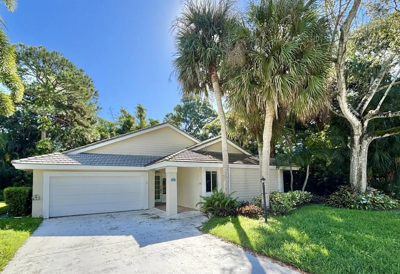 3 bedroom 2 bath Residential for sale at 5762 Peachwood Court, Jupiter FL 33458