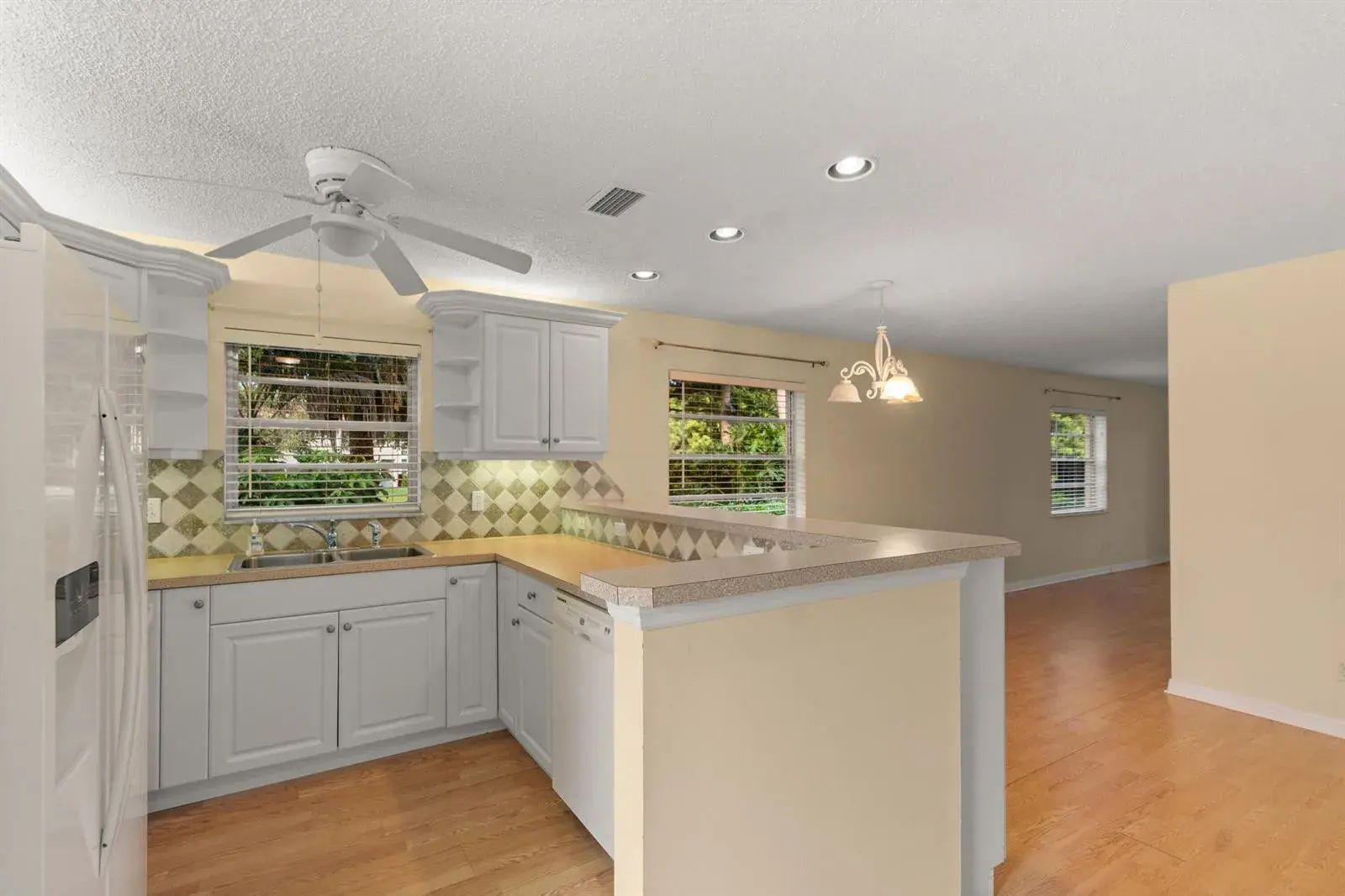 100 SPRING LAKE Drive # 107, Vero Beach FL 32962