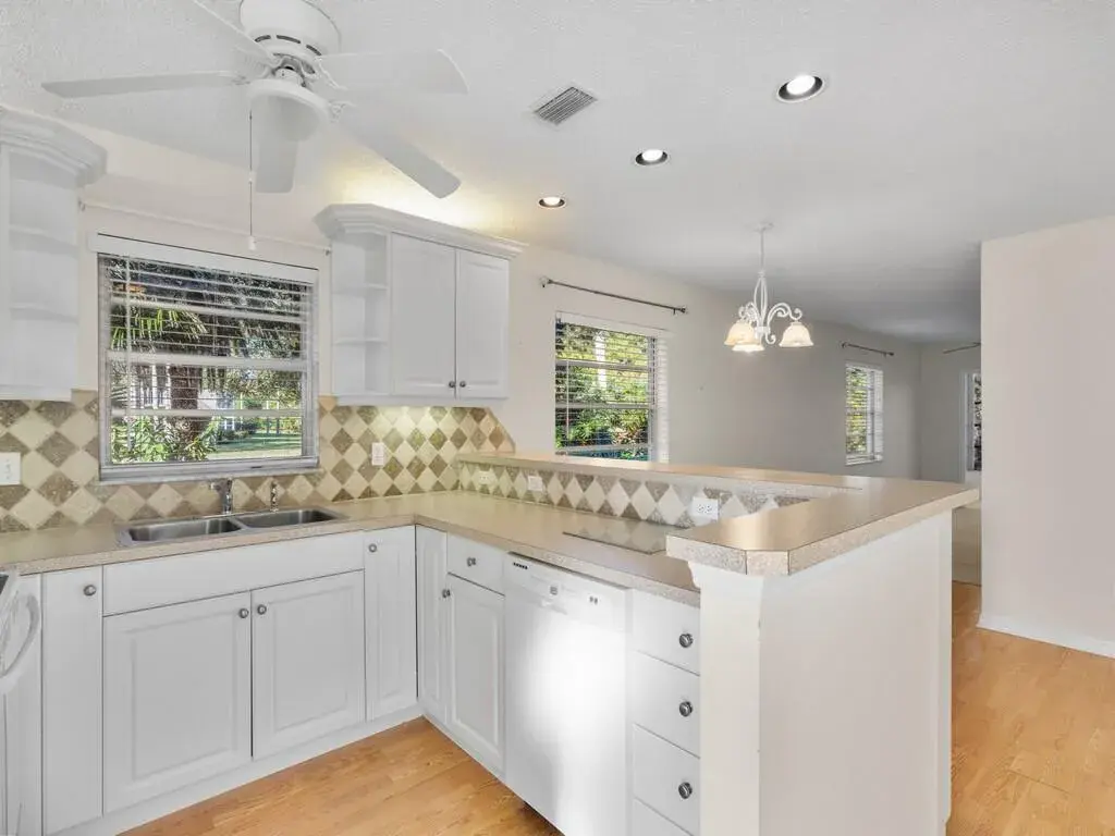 100 SPRING LAKE Drive # 107, Vero Beach FL 32962