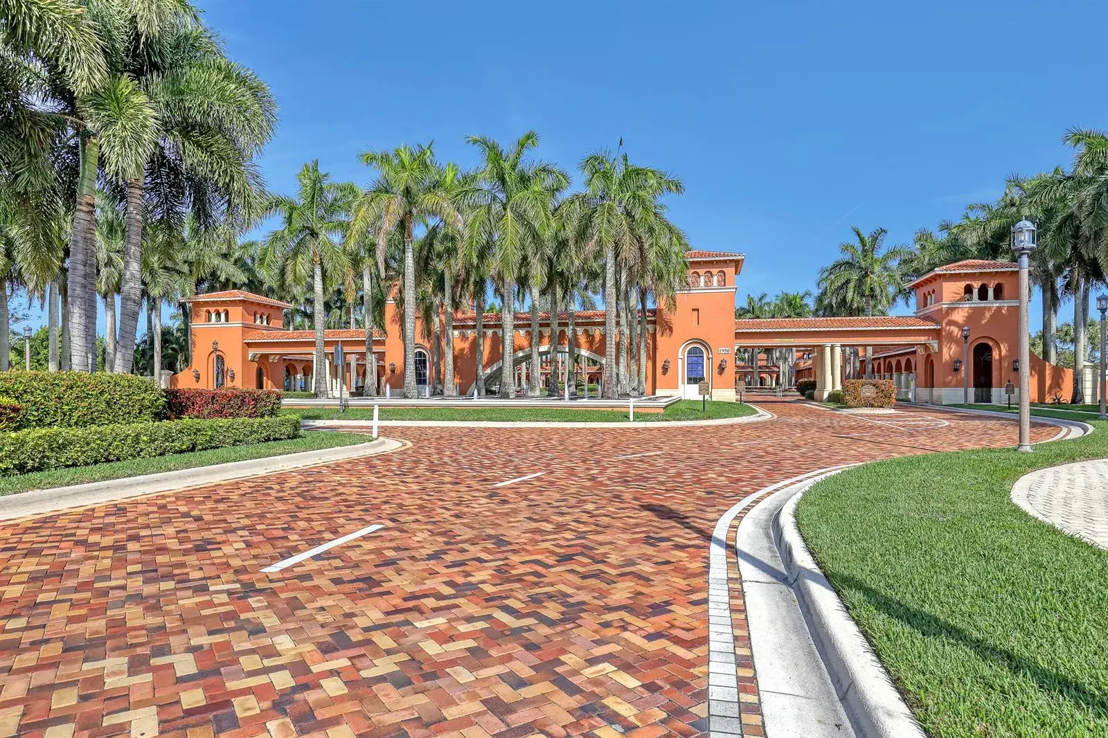 8933 Via Brilliante, Wellington FL 33411