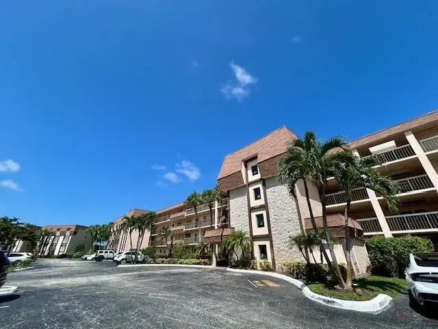 2 bedroom 2 bath Residential for sale at 6200 NW 2ND Avenue # 212, Boca Raton FL 33487