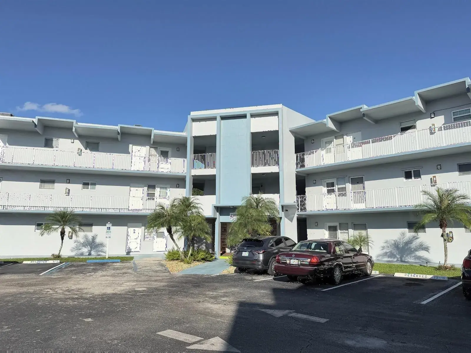 2 bedroom 2 bath Residential for sale at 2309 PARK Lane # 210, Hollywood FL 33021
