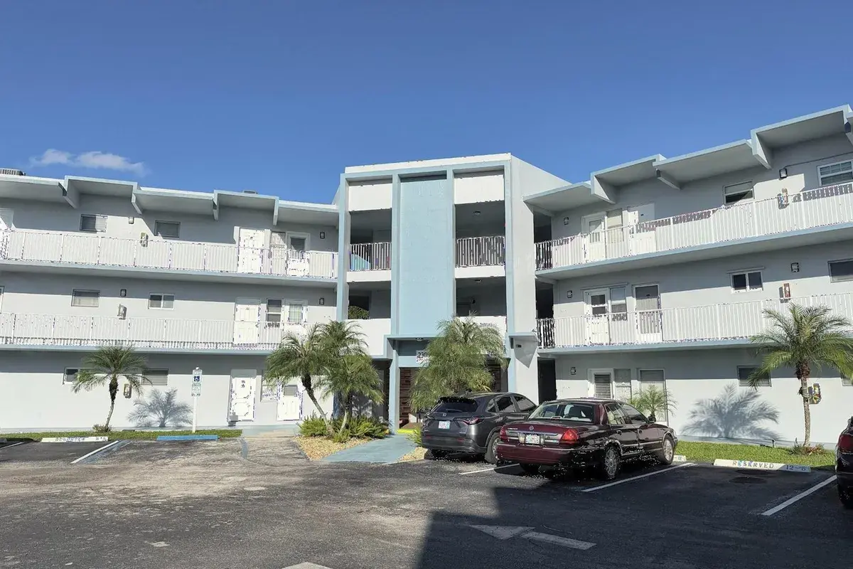 2309 PARK Lane # 210, Hollywood FL 33021