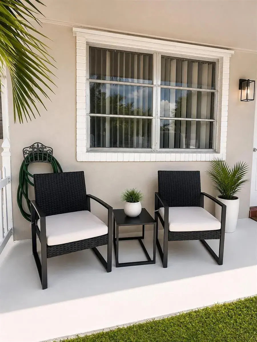 2 bedroom 2 bath Residential Lease for rent at 820 N GOLF Drive, Hollywood FL 33021