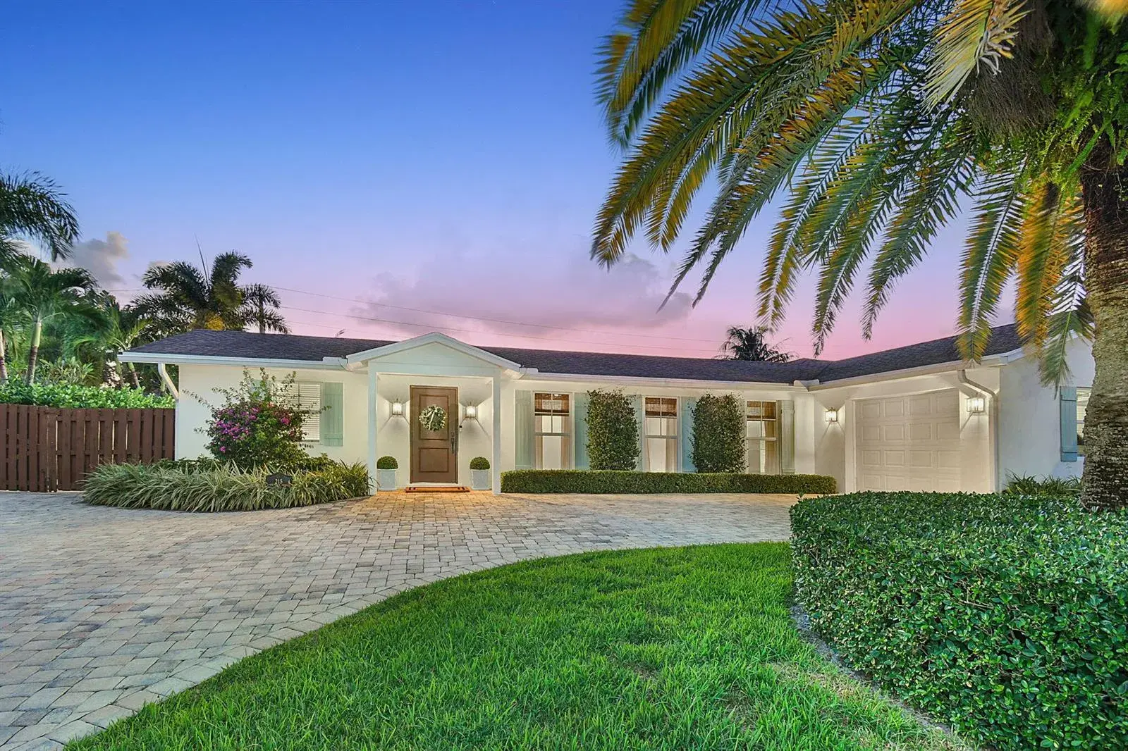 3 bedroom 2 bath Residential for sale at 215 GOLFVIEW Drive, Tequesta FL 33469