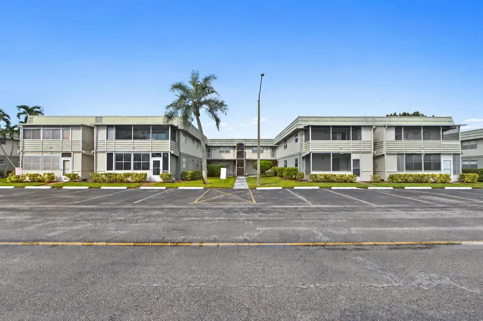 1 bedroom 1 bath Residential for sale at 562 Monaco L, Delray Beach FL 33446