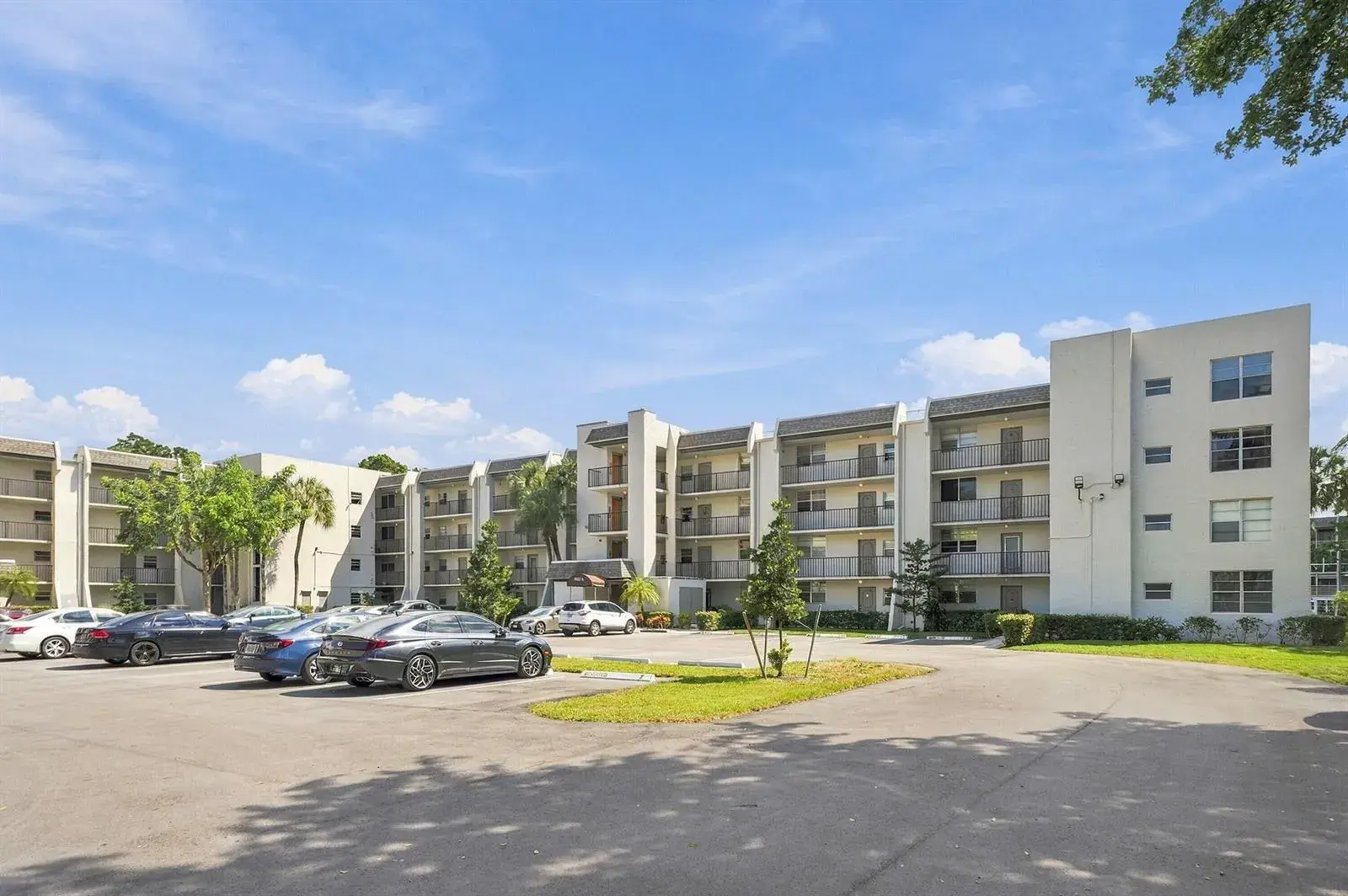 2 bedroom 2 bath Residential for sale at 9420 Poinciana Place, Davie FL 33324
