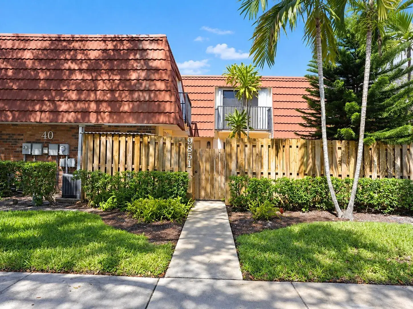 9851 NW 6th Place, Plantation FL 33324