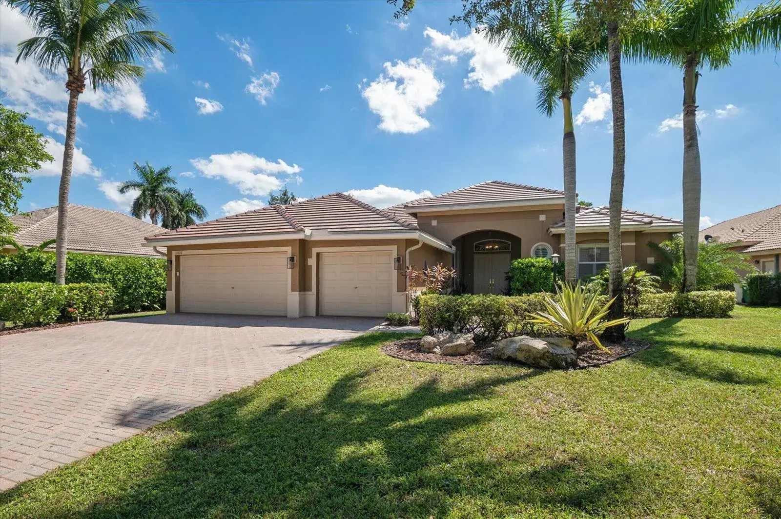 4 bedroom 3 bath Residential for sale at 10888 NW 67TH Place, Parkland FL 33076