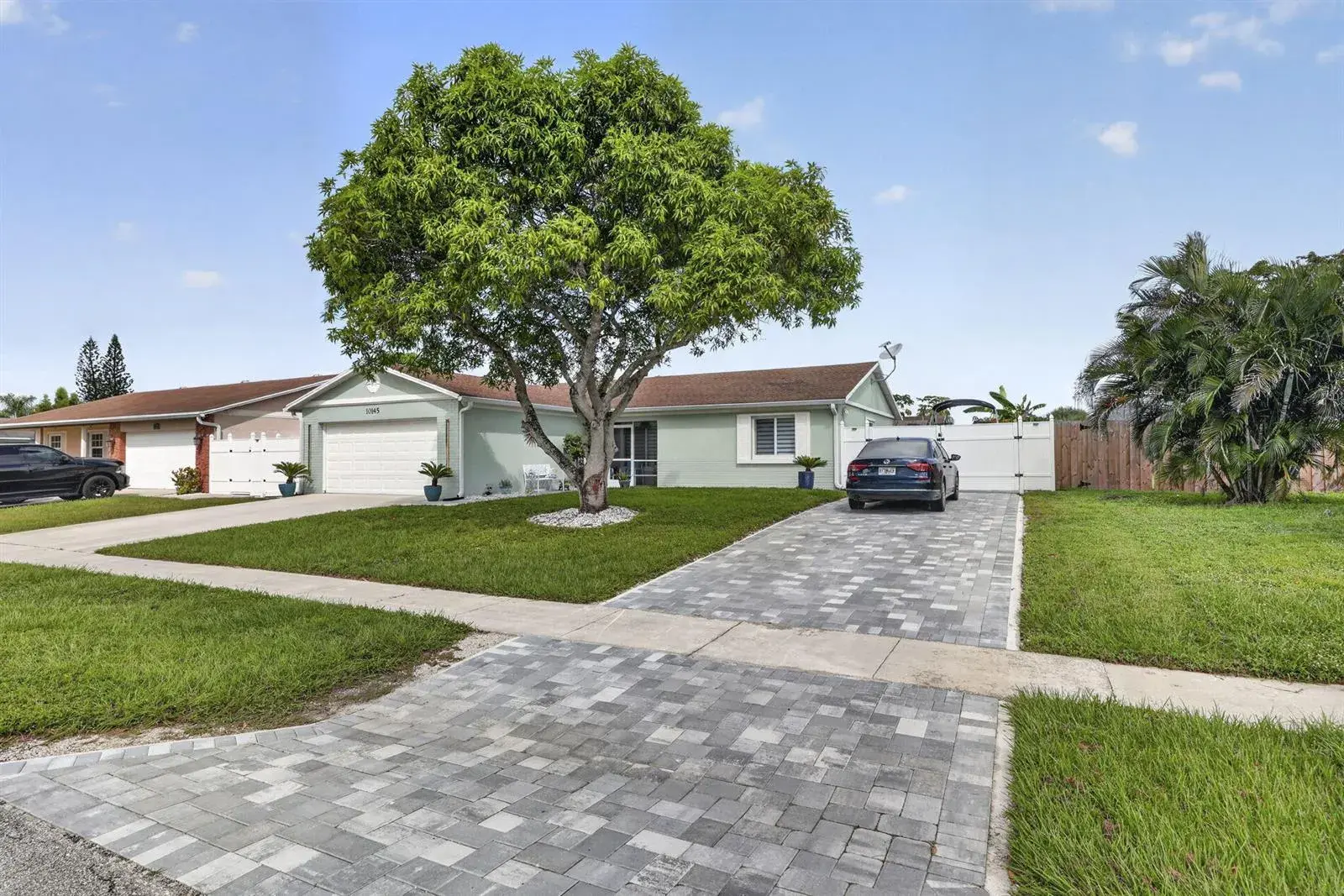 3 bedroom 2 bath Residential for sale at 10145 Penzance Lane, Royal Palm Beach FL 33411