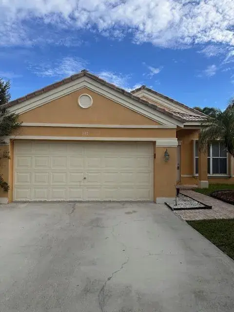 3 bedroom 2 bath Residential for sale at 887 SAVANNAH FALLS Drive, Weston FL 33327