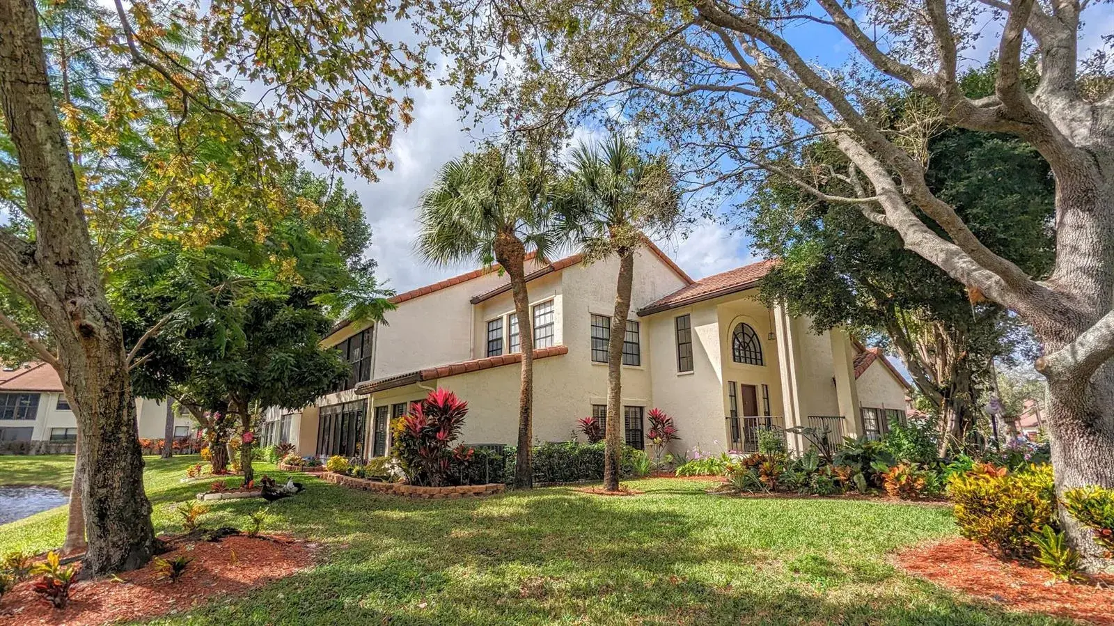 2 bedroom 2 bath Residential for sale at 3002 Lucerne Park Drive # 5121, FL 33467