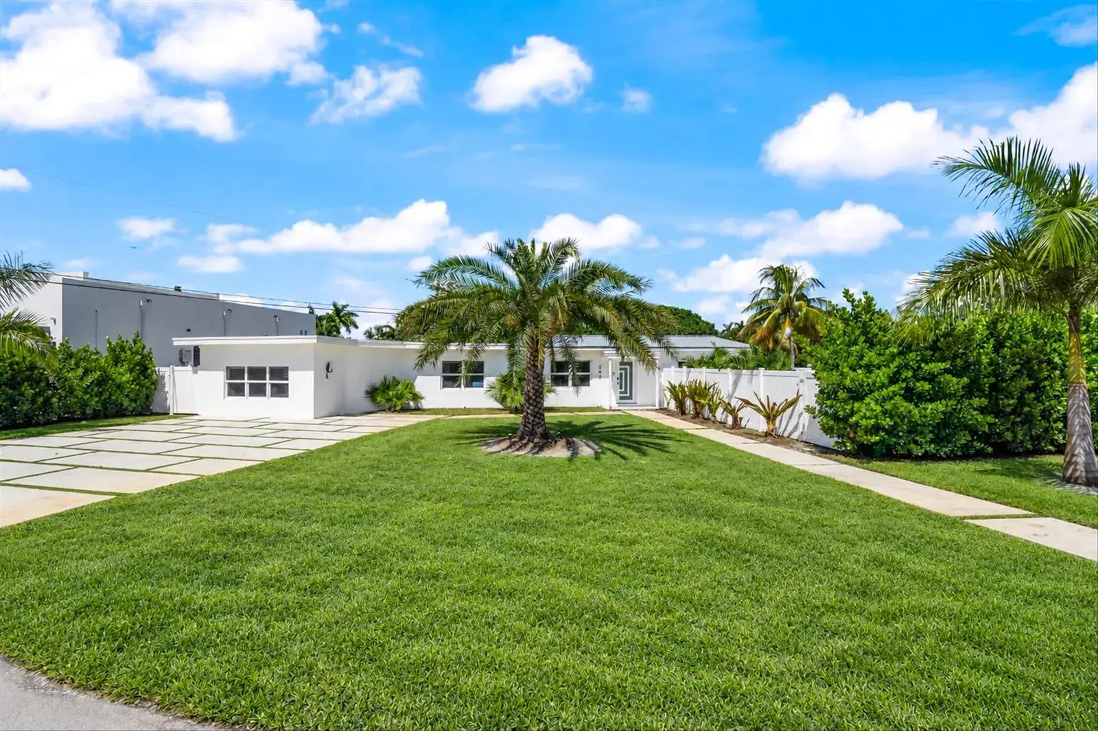 4 bedroom 3 bath Residential for sale at 209 NE 27th Drive, Wilton Manors FL 33334