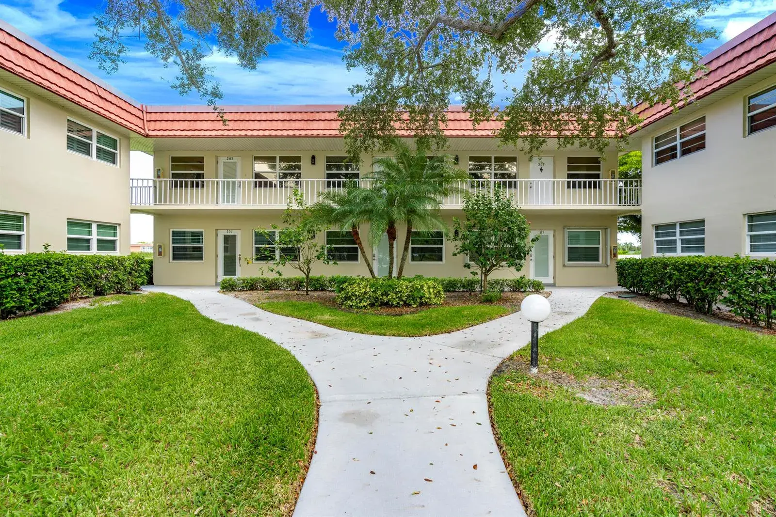 8 Vista Palm Lane # 103, Vero Beach FL 32962
