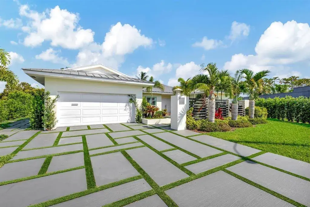 3 bedroom 3 bath Residential for sale at 4907 Holly Drive, Tamarac FL 33319
