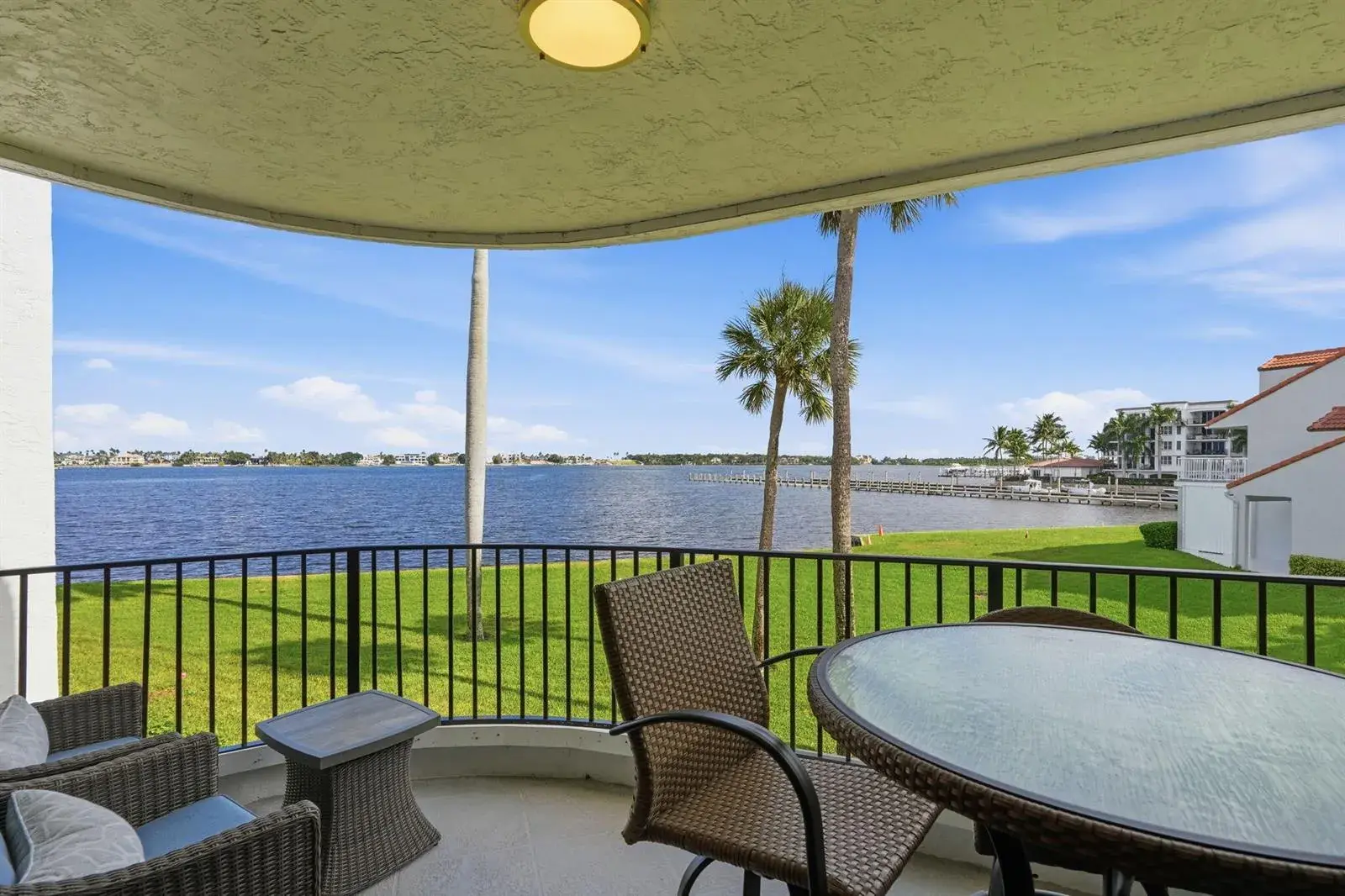 8200 Lakeshore Drive # 2020, Hypoluxo FL 33462