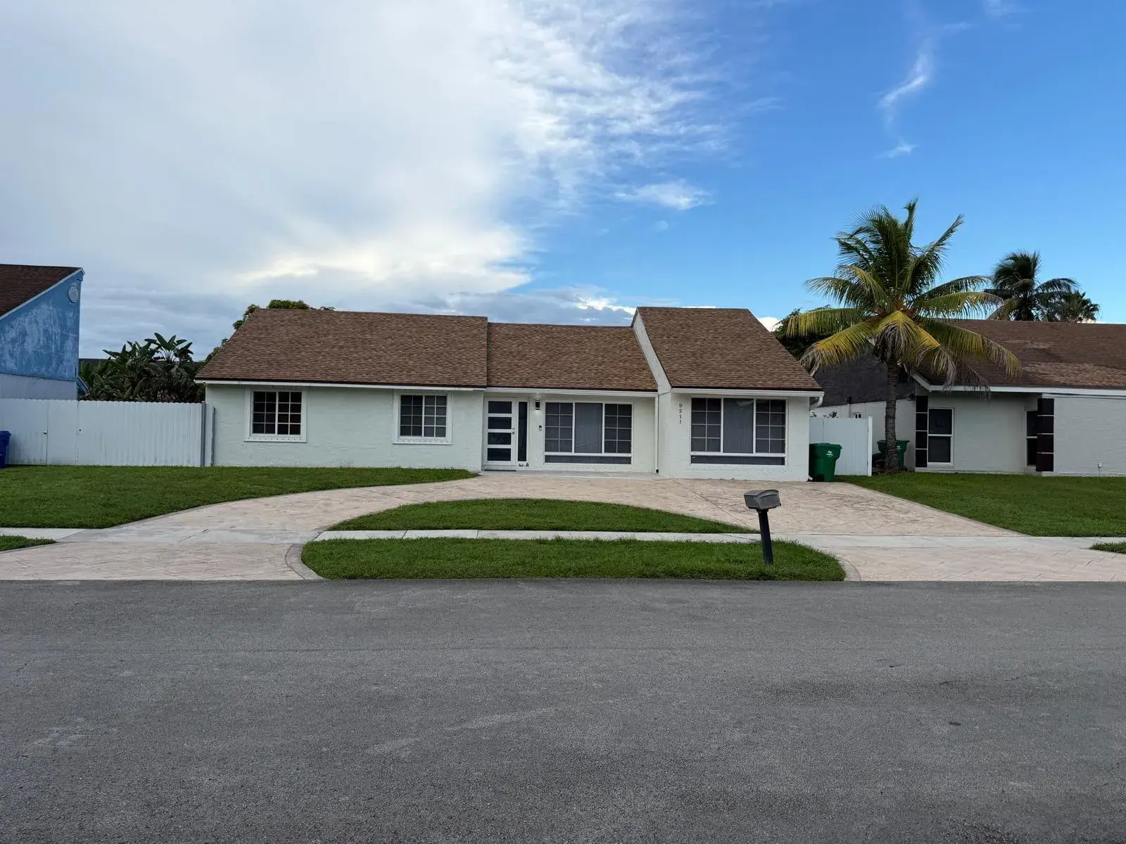 5 bedroom 3 bath Residential for sale at 9211 S CYPRESS Circle, Miramar FL 33025