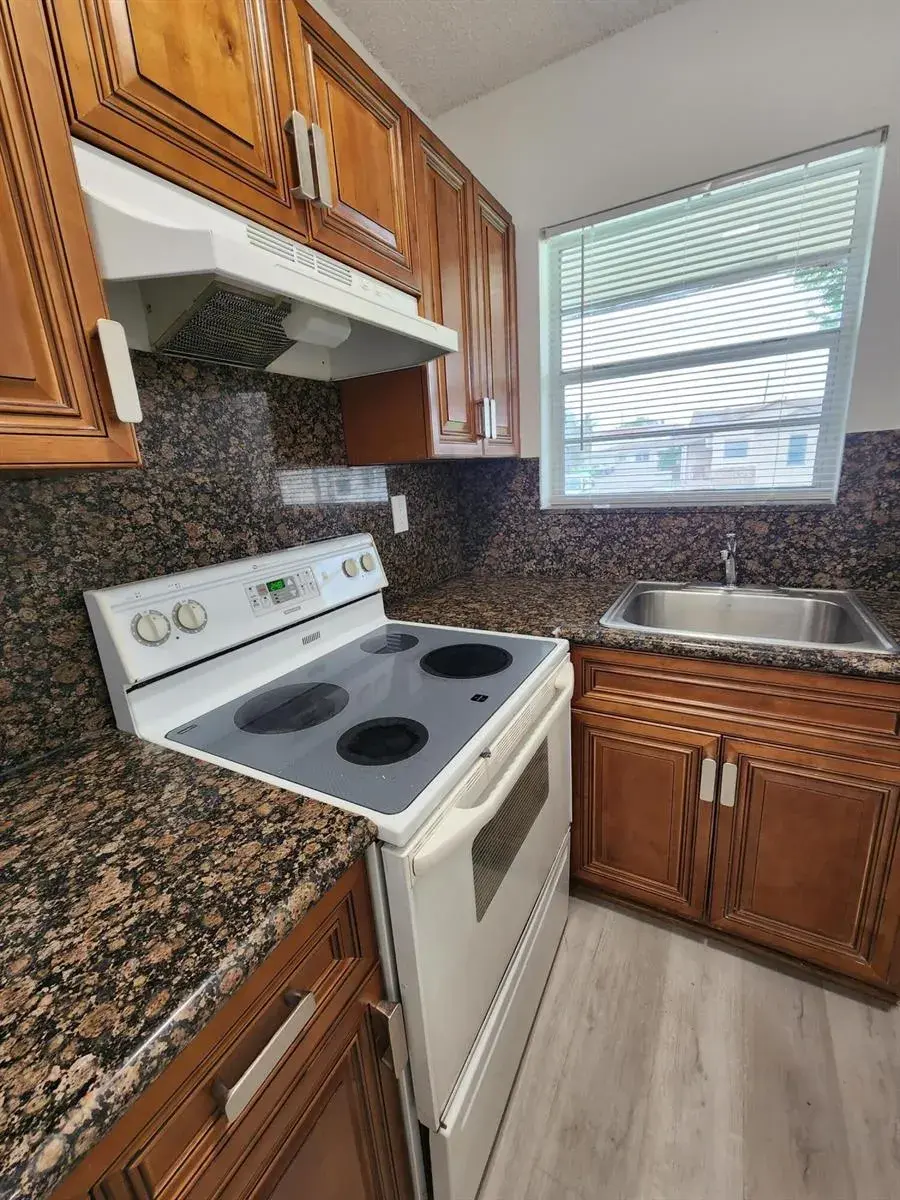 1 bedroom 1 bath Residential Lease for rent at 2466 Lincoln Street # 1, Hollywood FL 33020
