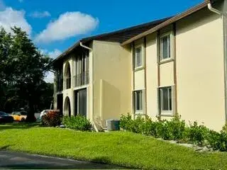 101 LAKE PINE Circle # 2, FL 33463