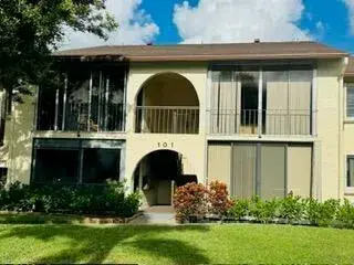 101 LAKE PINE Circle # 2, FL 33463