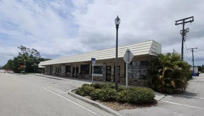 1266 NE 38TH Street, Oakland Park FL 33334