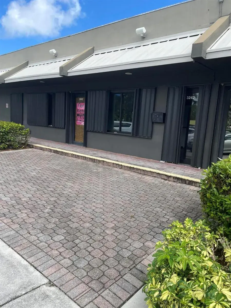 Commercial Sale for sale at 3230 NE 12TH Avenue, Oakland Park FL 33334
