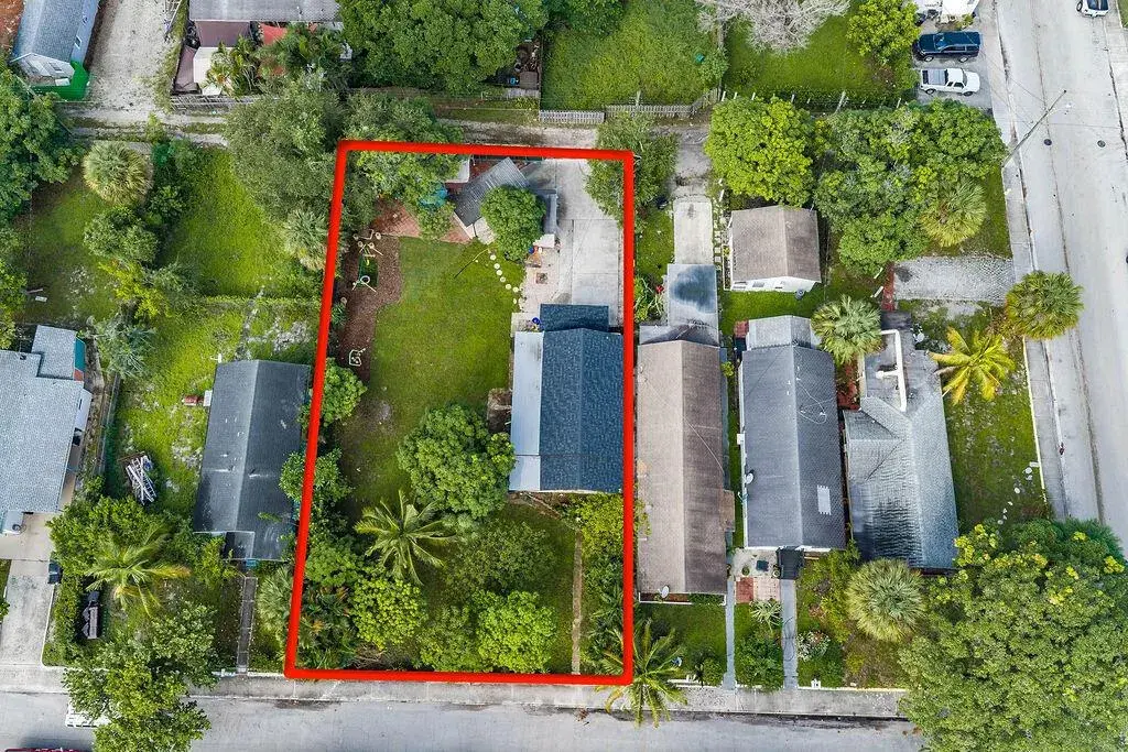 2 bedroom 1 bath Residential for sale at 223 N F Street, FL 33460