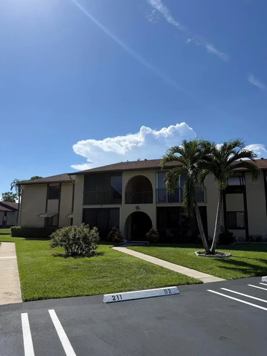 2 bedroom 2 bath Residential for sale at 211 Pine Hov Circle # 2, FL 33463