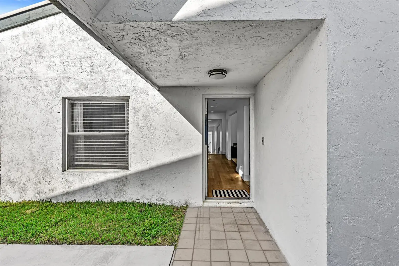 82 BAYTREE Circle, Boynton Beach FL 33436