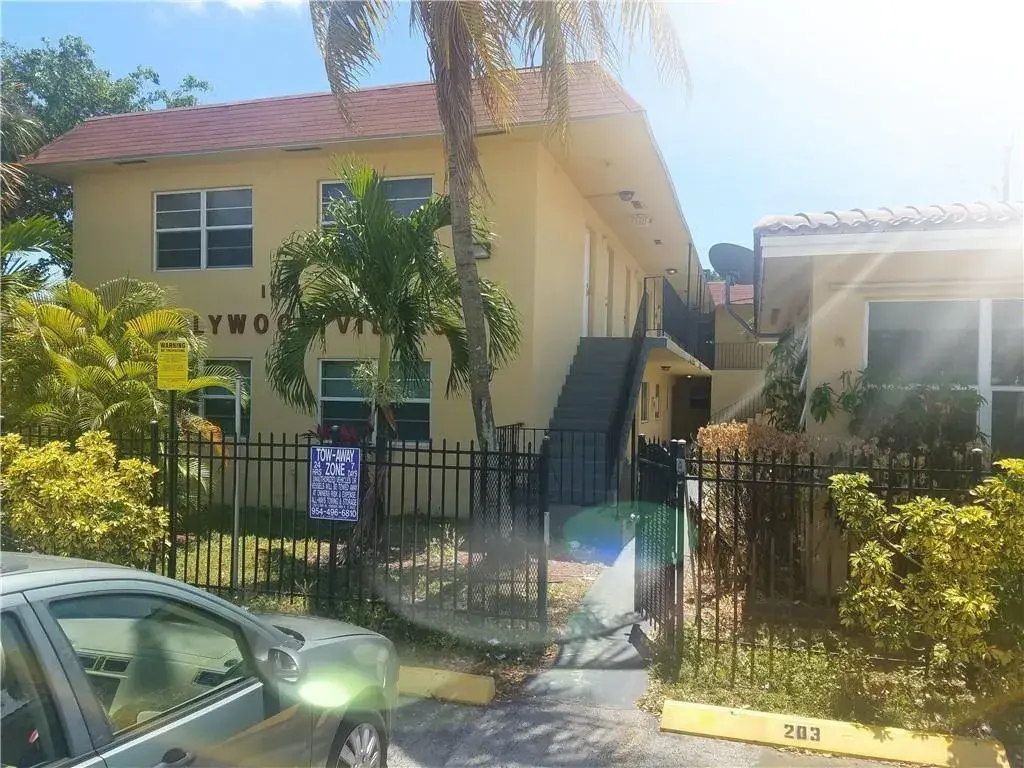 1 bedroom 1 bath Residential Lease for rent at 1826 Johnson Street # 203, Hollywood FL 33020