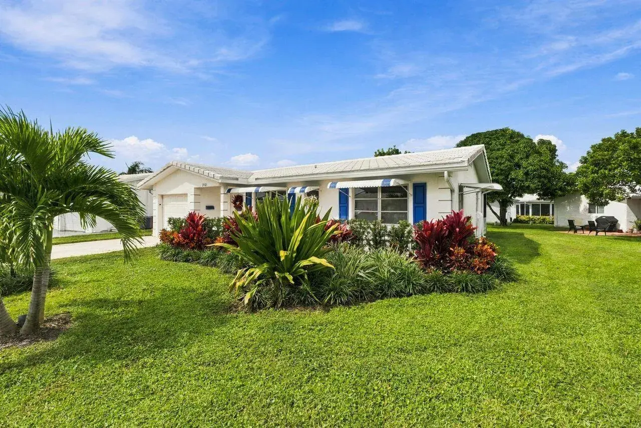 2 bedroom 2 bath Residential for sale at 2021 SW 18TH Drive, Boynton Beach FL 33426