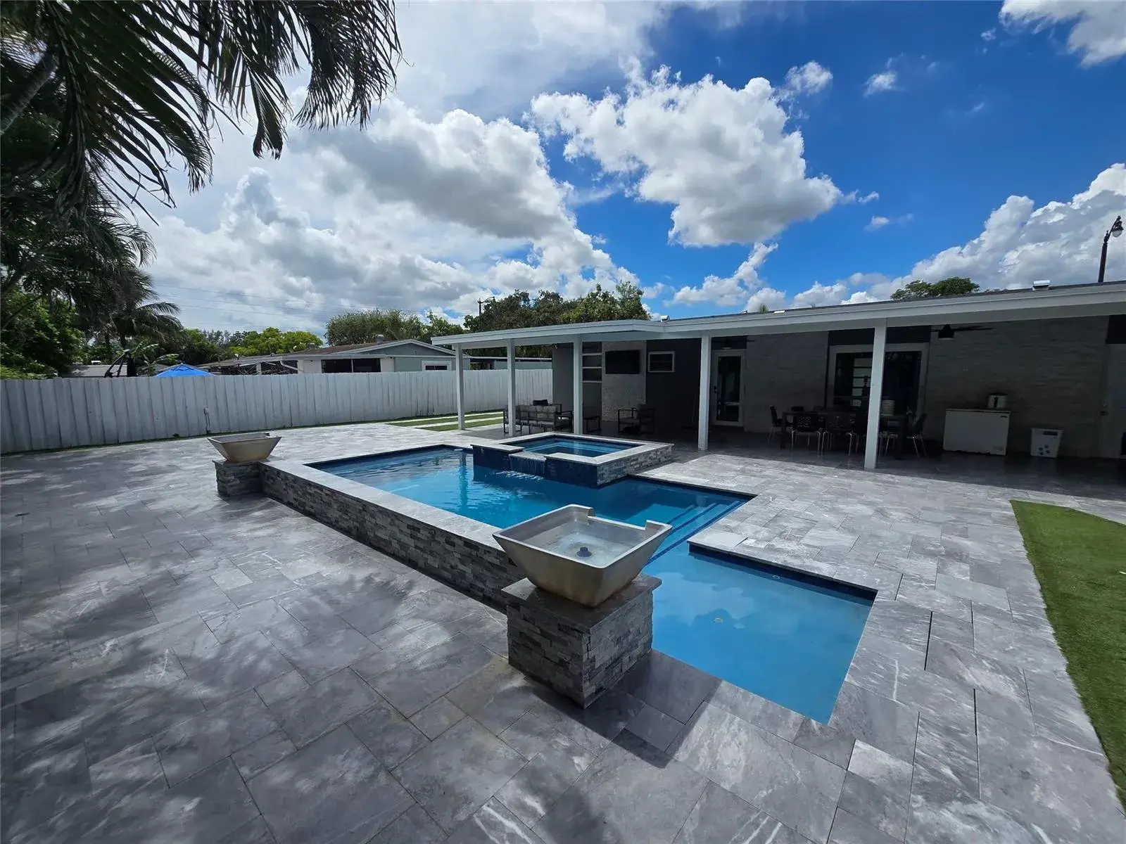 2340 NE 8th Avenue, Pompano Beach FL 33064