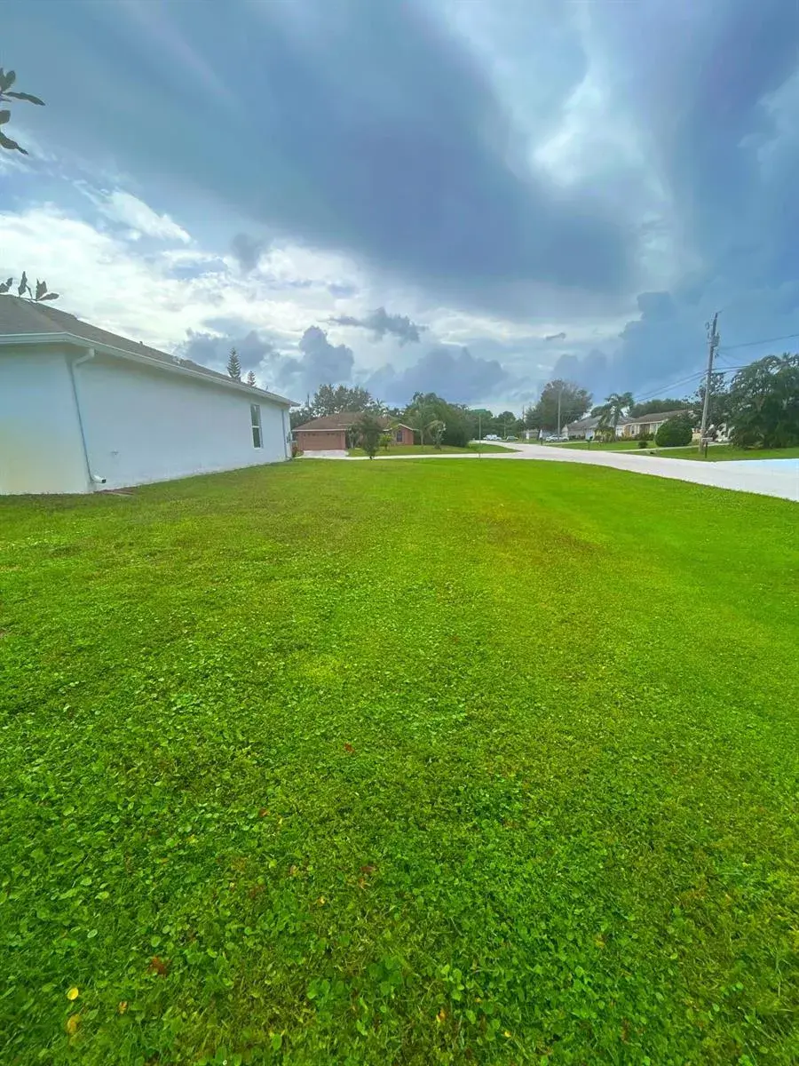 2301 SE SURREY Place, Port St. Lucie FL 34952