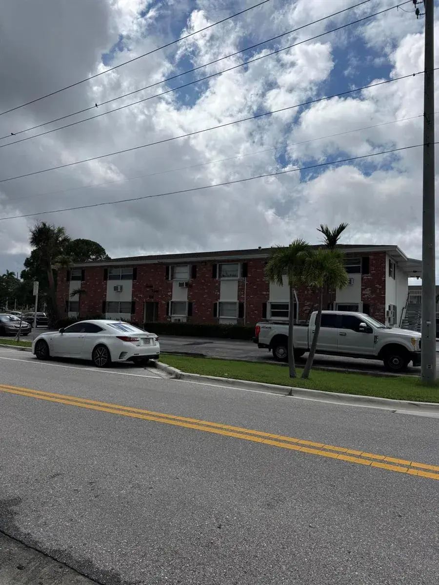 2 bedroom 1 bath Residential for sale at 810 Lake Shore Drive # 46, Lake Park FL 33403