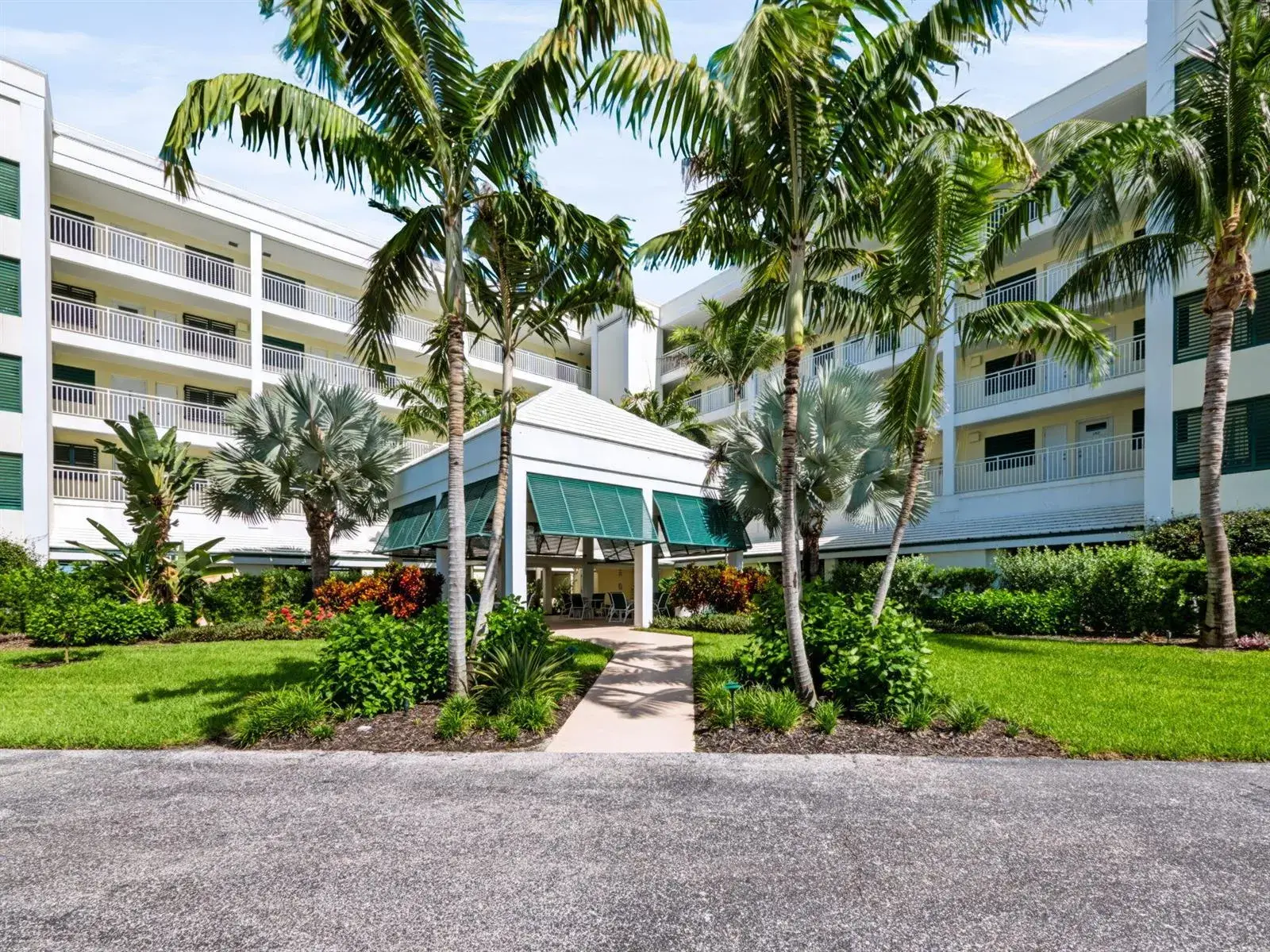 2 bedroom 2 bath Residential for sale at 529 NE Plantation Road # 105, Stuart FL 34996