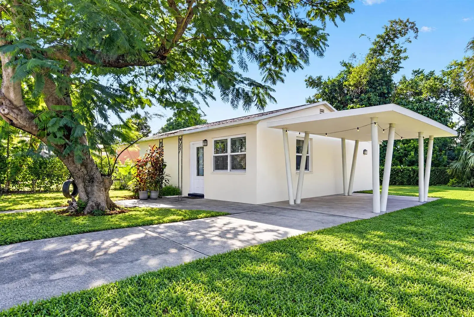 2 bedroom 1 bath Residential for sale at 1340 Longwood Street, West Palm Beach FL 33401