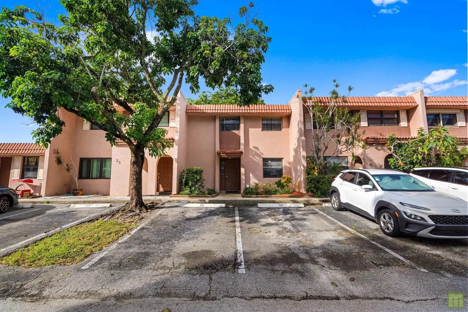 2 bedroom 1 bath Residential for sale at 22 N VALENCIA Drive # 32, Davie FL 33324