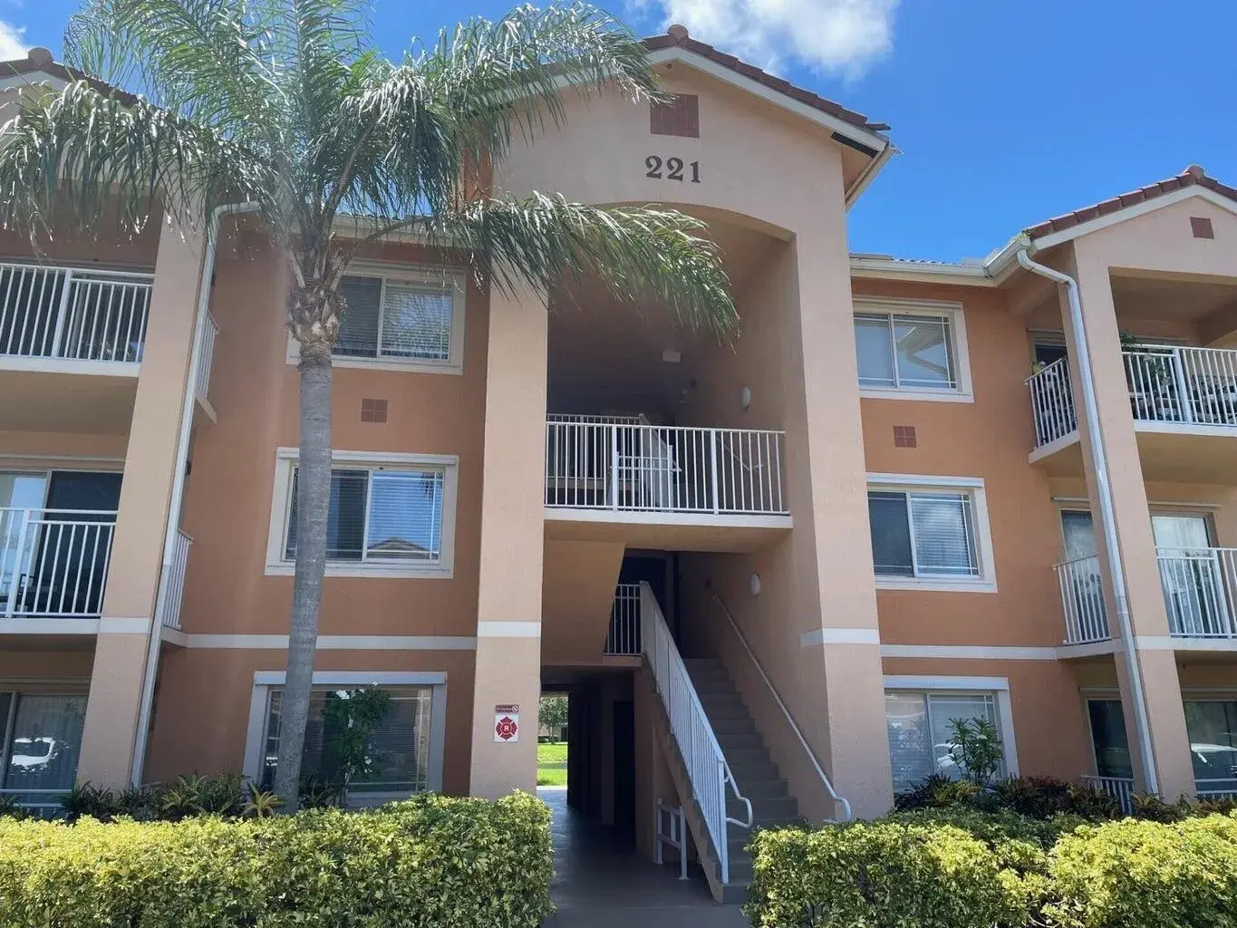 2 bedroom 2 bath Residential for sale at 221 SW PALM Drive # 104, Port St. Lucie FL 34986