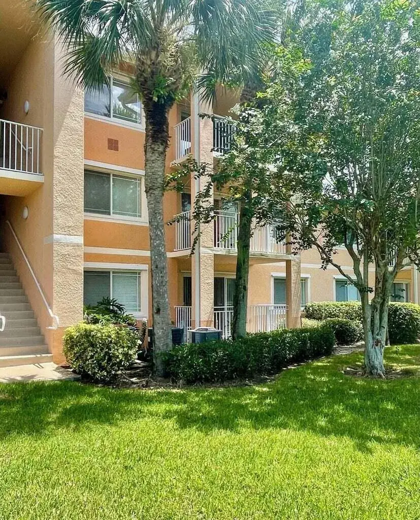221 SW PALM Drive # 104, Port St. Lucie FL 34986