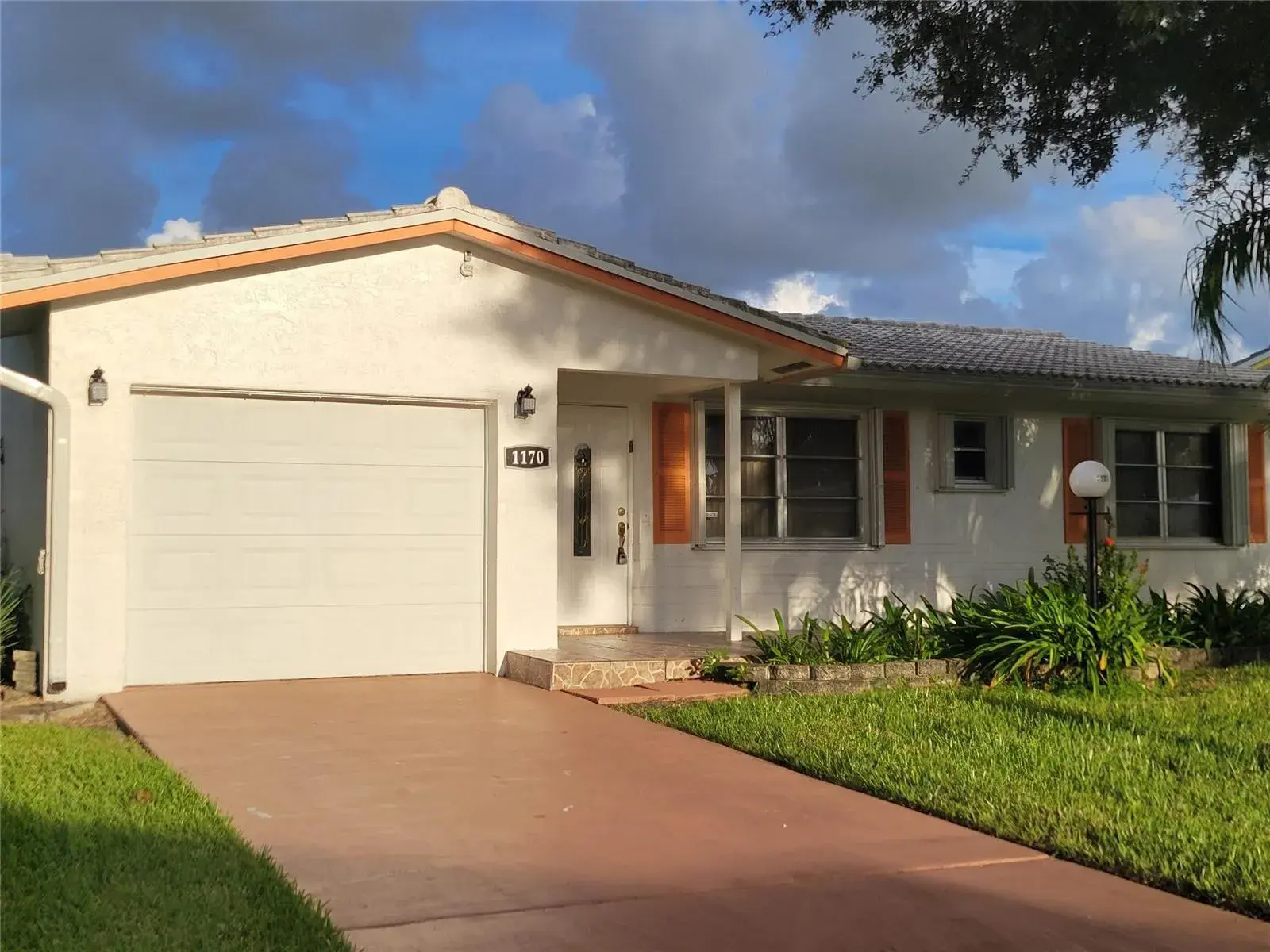 2 bedroom 2 bath Residential for sale at 1170 NW 90th Avenue, Plantation FL 33322
