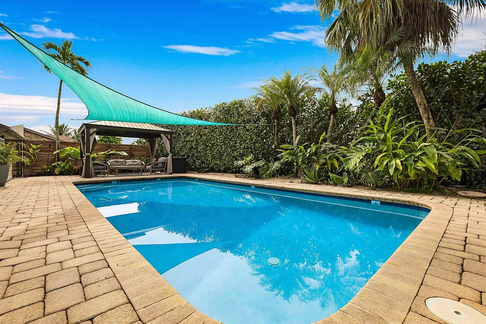 4 bedroom 3 bath Residential for sale at 941 BAYBERRY POINT Drive, Plantation FL 33324